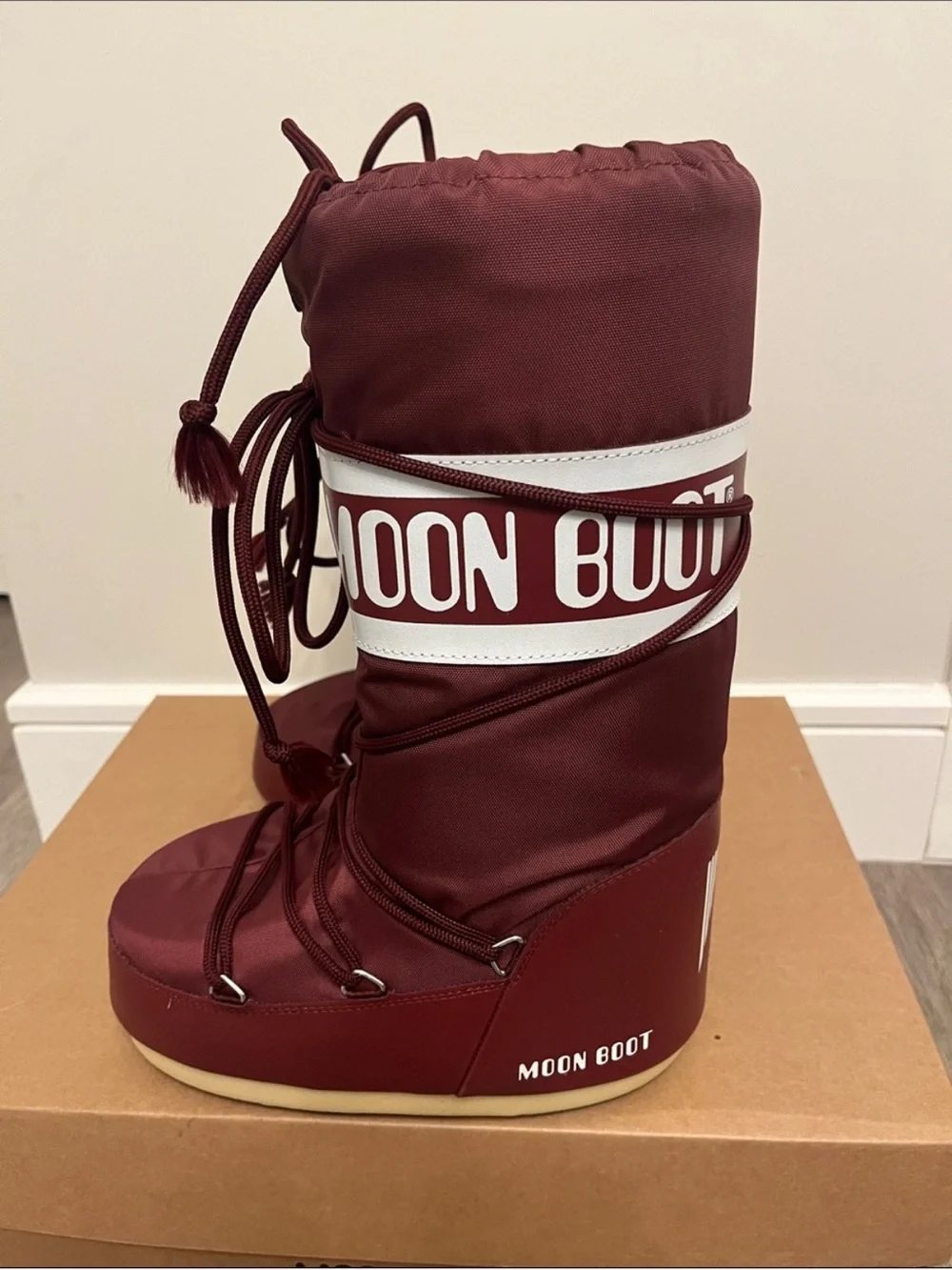 Moon Boot icon nylon. Size 35/38. Burgundy. New in box.